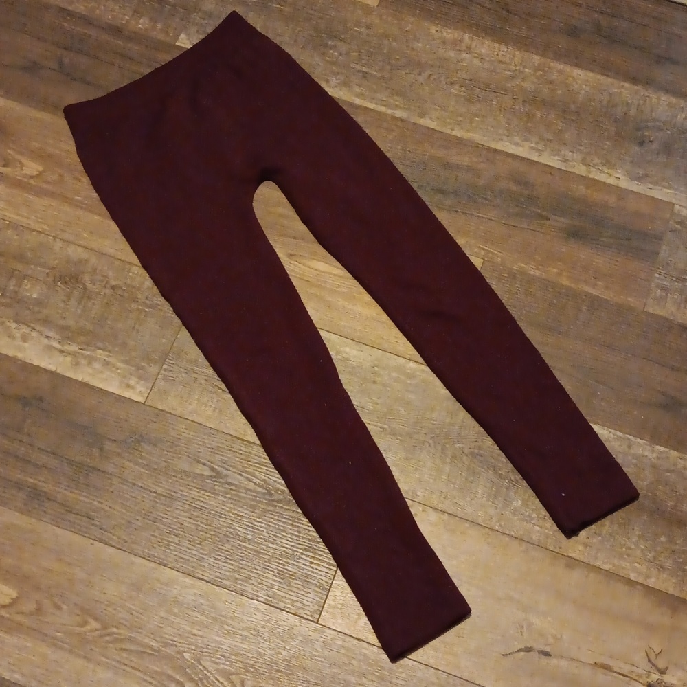 🩵Burgundy‎ textured leggings